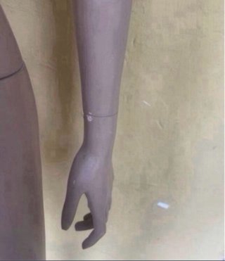 Maniquí mujer con base metálica