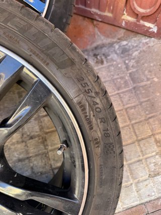 Llantas BMW M 18” con neumáticos originales 60%