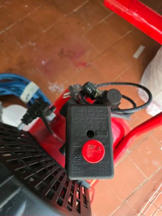 Alquiler Compresor de aire rojo 15€ el día