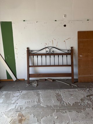 Cabecero de cama madera y metal sin usar
