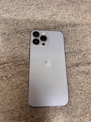 iPhone 13 Pro Max con 74% de bateria