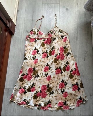 Lote 2 camisones satén floral y estampado