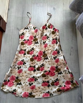 Lote 2 camisones satén floral y estampado