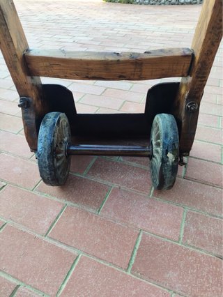 Carro de carga antiguo restaurado