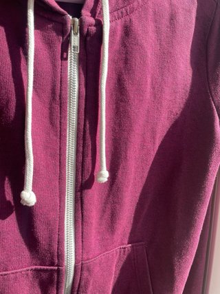 Sudadera con capucha morada