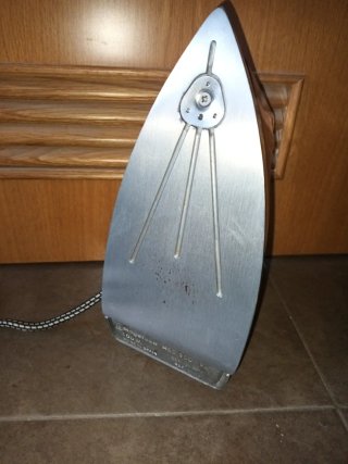 Plancha de ropa Magefesa vapor