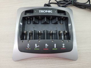 Caricabatterie universale per batterie