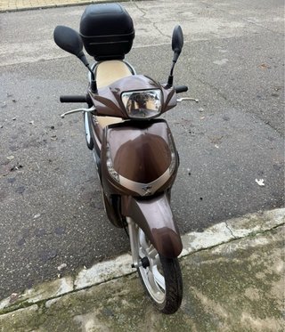 Peugeot Tweet 125cc Scooter Marrón