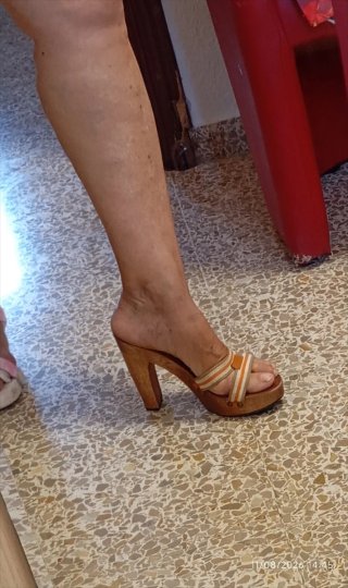 Zuecos de madera con tacón