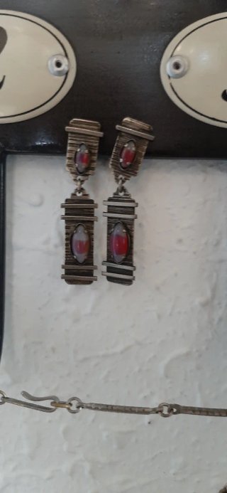 Collar y 2 pares de pendientes