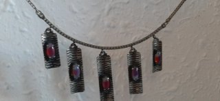 Collar y 2 pares de pendientes