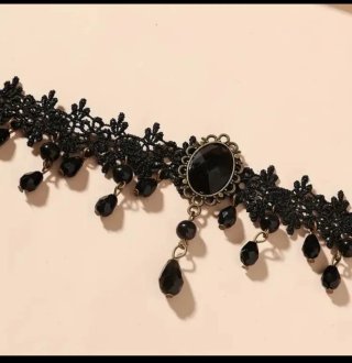 Collana gotica nera con pendenti