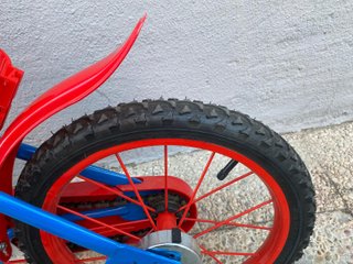 Bicicleta Spiderman 16 con casco y protecciones