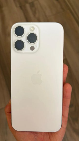iPhone 16 Pro Max pantalla con algún arañazo