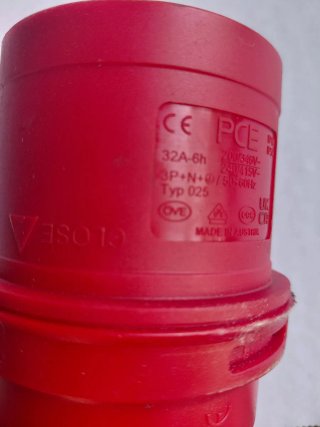 Enchufe industrial rojo Cetac