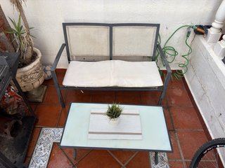 Conjunto banco y mesa de jardín