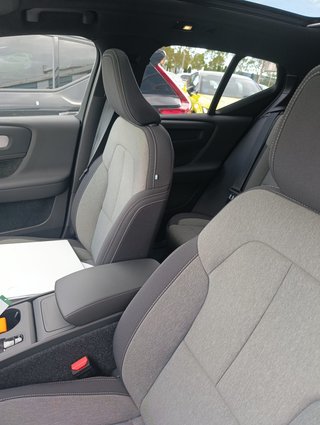 Volvo XC40 2026