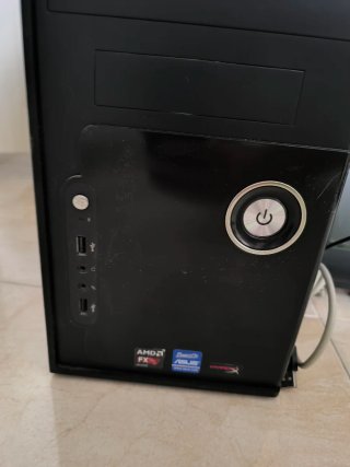 SE REGALA ordenador PC con ratón y cables y pantal