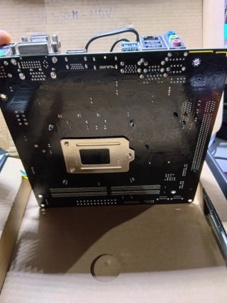 Placa base ASRock con procesador y RAM