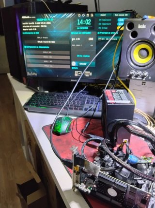 Placa base ASRock con procesador y RAM