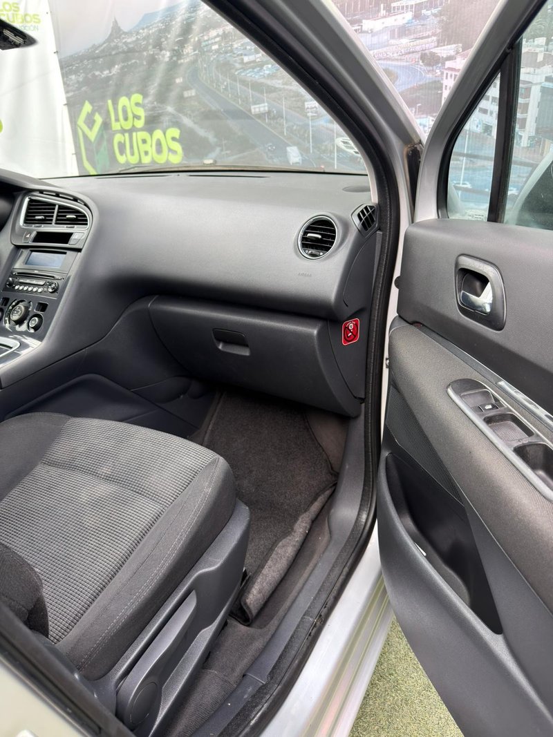 Peugeot 5008 1.6 HDI Premium CMP 2010, foto 12