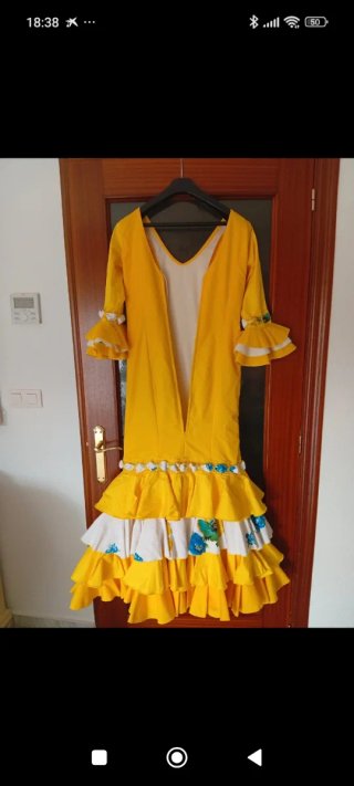 Traje de flamenca amarillo y verde