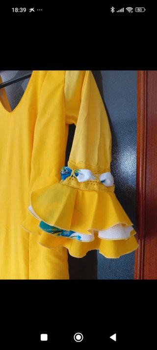 Traje de flamenca amarillo y verde
