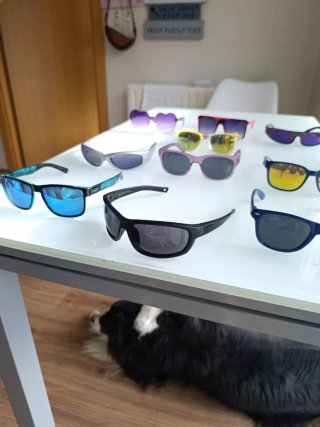 Gafas de sol azules y moradas