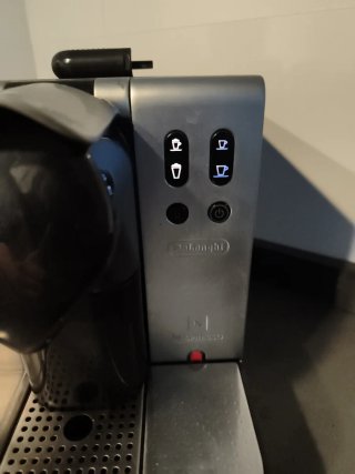 Macchina da caffè Nespresso Delonghi con serbatoio per il latte