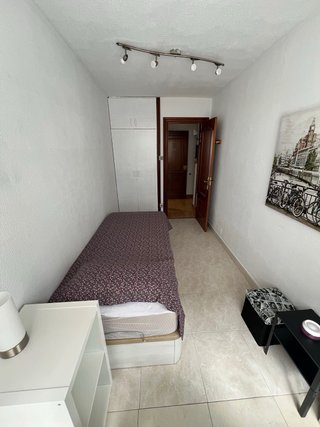 Se alquila habitación