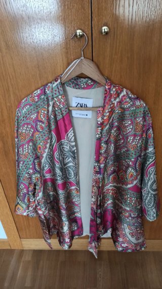 Kimono Zara estampado.