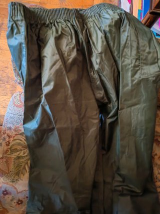 Pantalón de lluvia verde