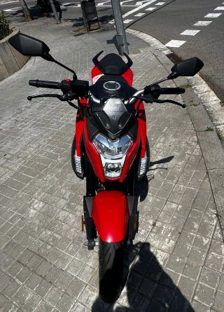 VOGE 300R Negra-Roja