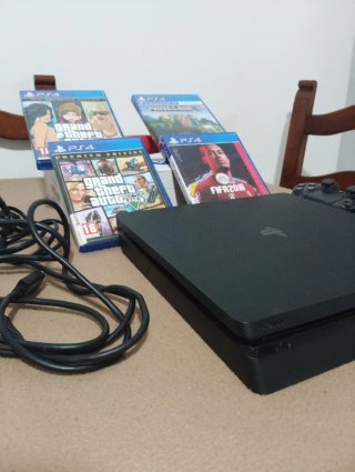 PS4 Slim 1TB + 4 Juegos + 2 Mandos