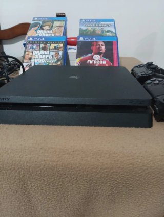 PS4 Slim 1TB + 4 Juegos + 2 Mandos
