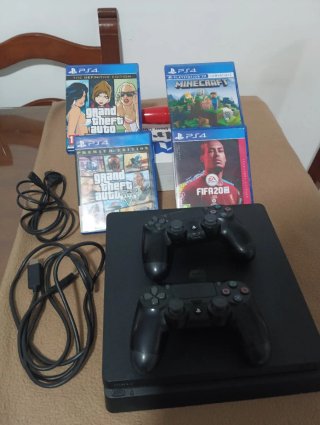 PS4 Slim 1TB + 4 Juegos + 2 Mandos