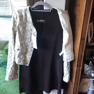 Conjunto Vestido Marrón y Chaqueta Estampada