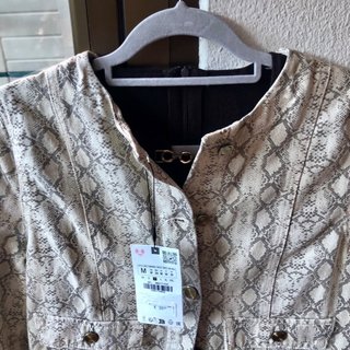 Conjunto Vestido Marrón y Chaqueta Estampada
