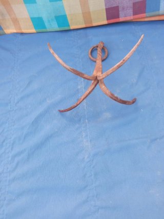 Gancho antiguo de pozo de hierro forjado