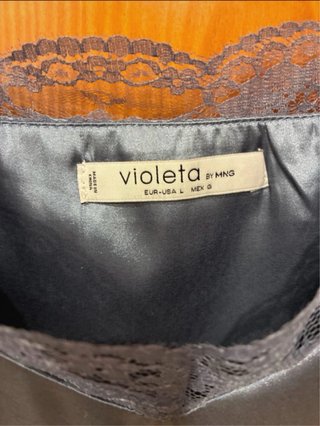 Camiseta lencera Violeta by Mango azul celeste