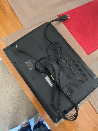 Ordenador portátil Acer rojo