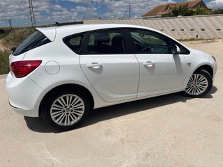 Opel Astra 2015 152.000km full equip