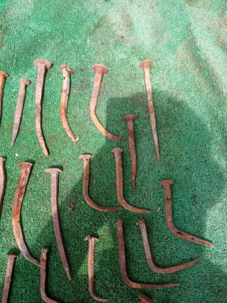 Lote 47 clavos antiguos variados