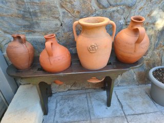 Cantarera antigua de terracota
