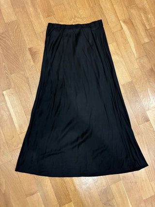 Falda satinada negra talla única