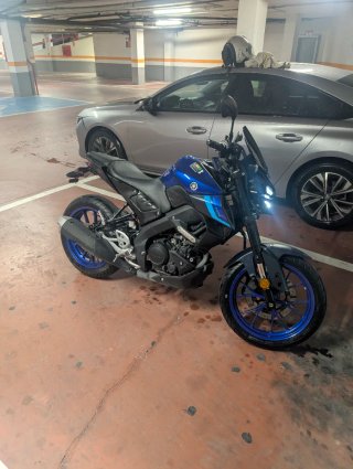 Yamaha MT-125 2024 Azul y negra. 7000 kilómetros.