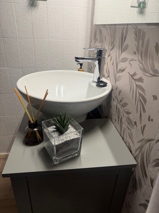 Mueble de baño con lavabo de cerámica