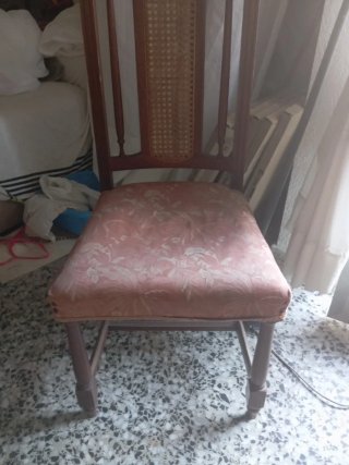 Silla de comedor clásica madera y tela