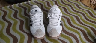 Zapatillas Adidas Blancas y Beige