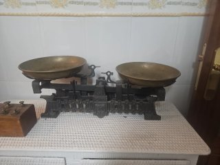Balanza antigua ASTRA con pesas